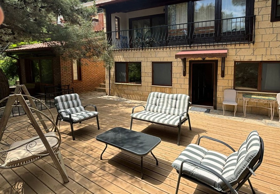 Erguvanlı Ev, Yeşilyurt Köyü Alt Bahçe